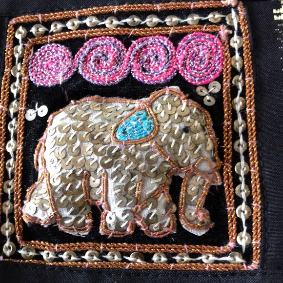 Small shoulder bag made in India with elephant motif, two compartments w zippers - Picture 2 of 9